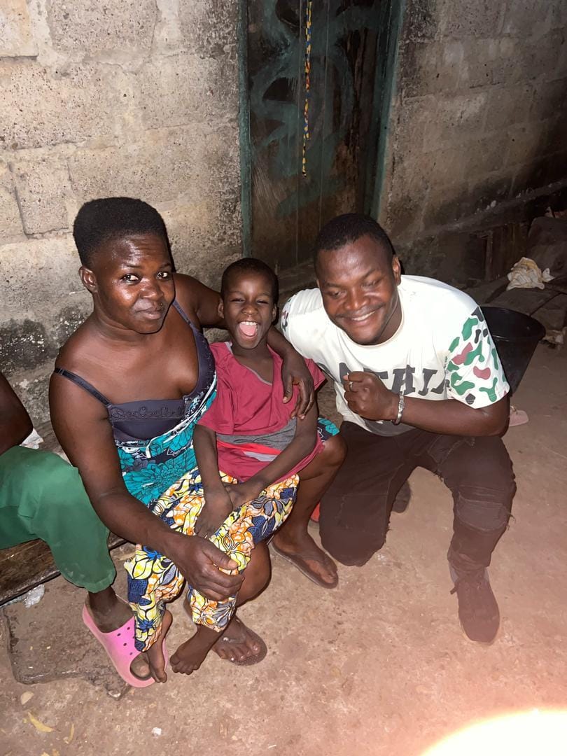 Un Fauteuil Roulant et une Chaise Percée pour BanaDema Essoham Godwin
